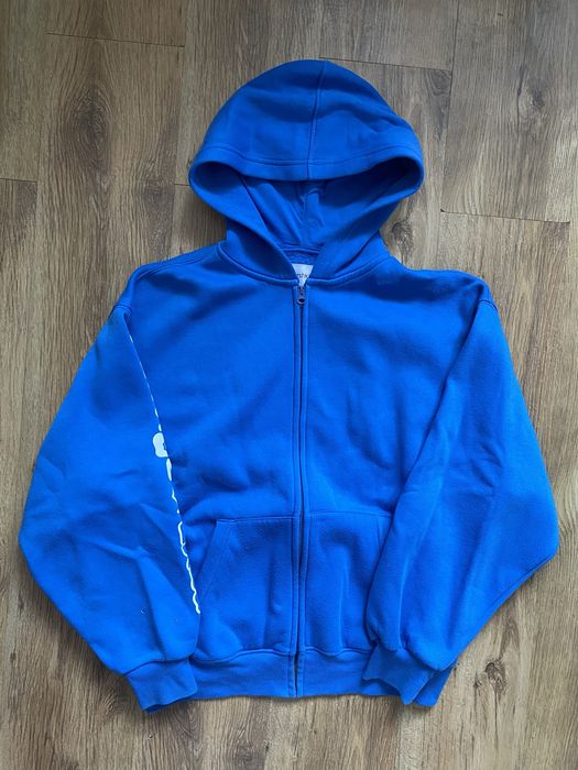 Niebieska wyrazista bluza hoodie z kapturem na zamek suwak z napisem