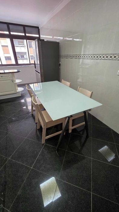 Secretária de vidro multiusos – ideal para cozinha ou escritório