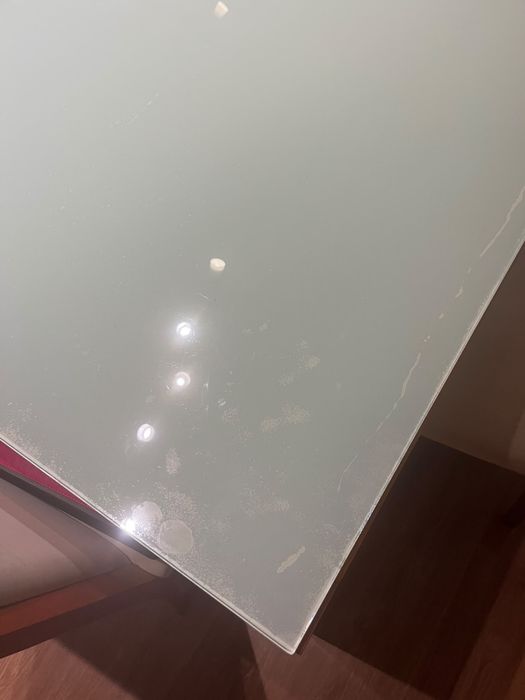 Mesa de jantar e cadeiras