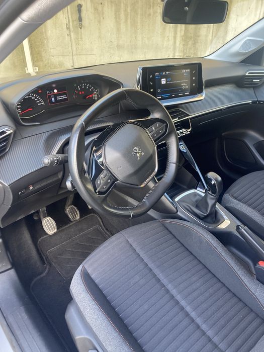 Peugeot 208 1.2 gasolina 75cv 2021