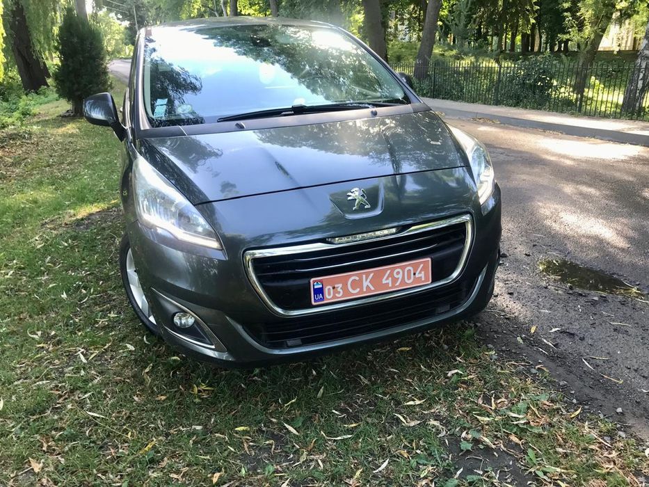 Пежо 5008 2014 року у відмінному стані