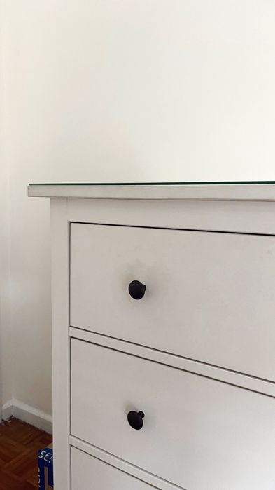 Cómoda branca modelo Koppang maciça Ikea