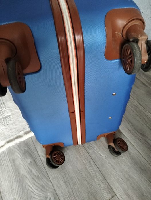 Продам валізу б. У