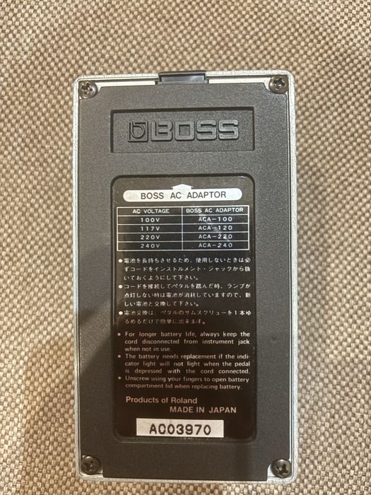 Педалі Boss Limiter LM-2; super distortion and feedbacker DF2; Noise Gate NF1. Кейс Boss BCB-30