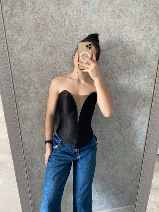 Корсет атласний.