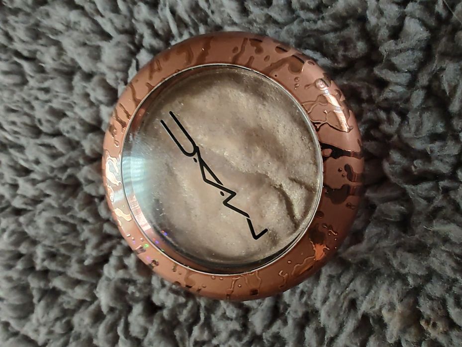 Cień Mac White Haute