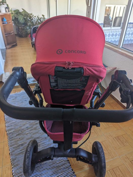 Ovo e carro  e isofix da Concord vermelho