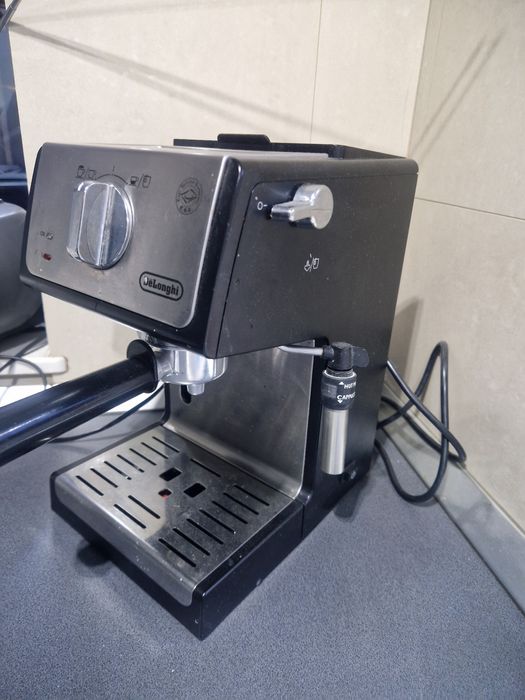 Ekspres ciśnieniowy do kawy Delonghi