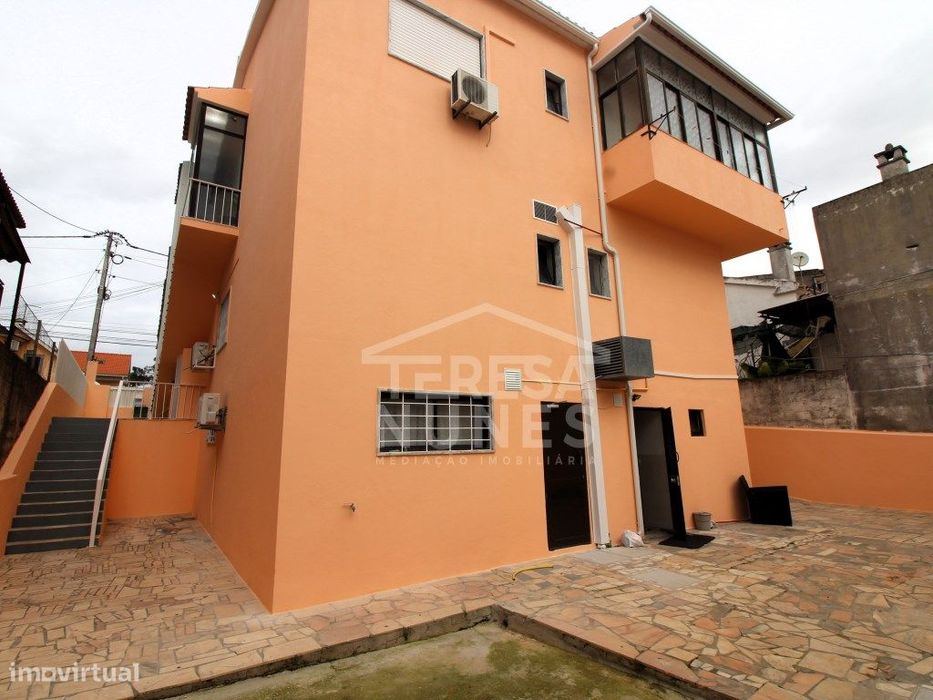 Moradia Isolada Com Espaço Comercial (Bar/Pub) - Quinta Do Conde