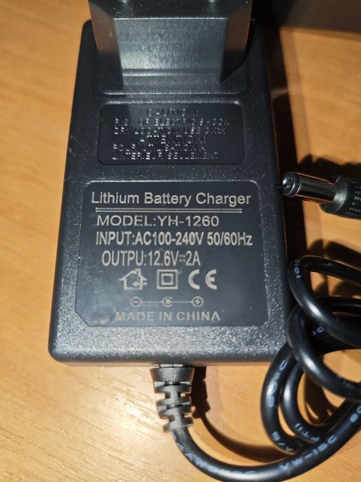 Блок живлення / зарядний пристрій 12.6V 2A для літієвих батарей