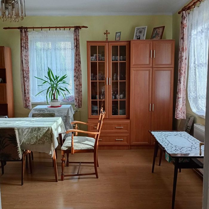 Dom na wsi z werandą i dużą działką,2 budynki gospodarcze i stodoła