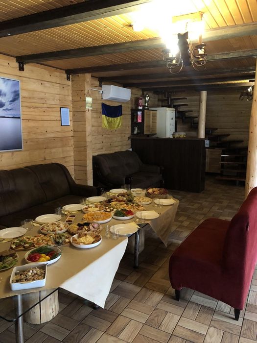 Будинок подобово з басейном, сауною та чан джакузі.