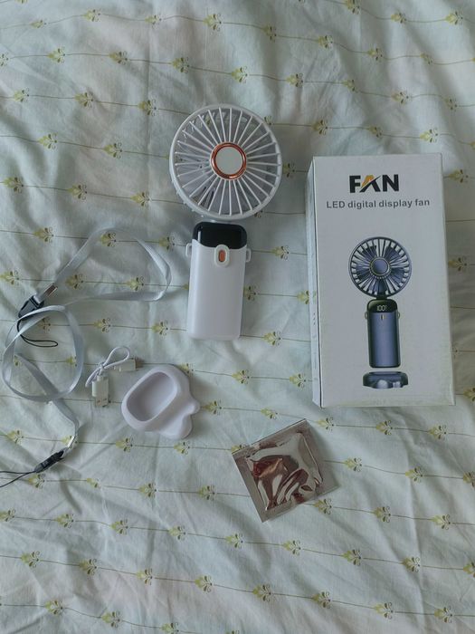 Mini Wiatrak 3w1 – biurkowy / ręczny / stojący