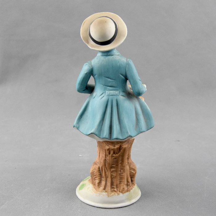 Par de figuras de Menino e Menina em Biscuit, pintados à mão