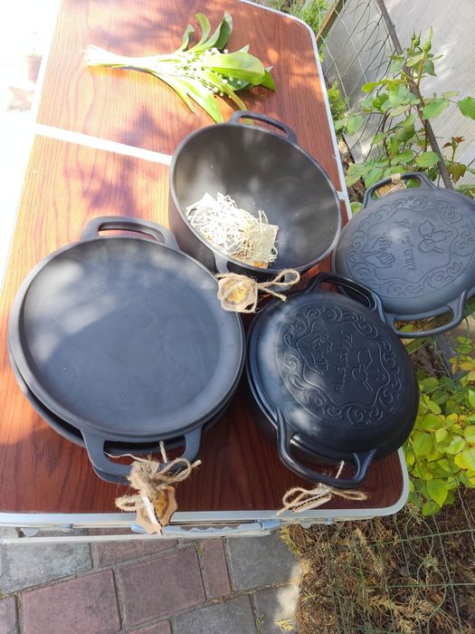 Кастрюля чугунная литая 4- 6 литров с чугунной крышкой сковородой