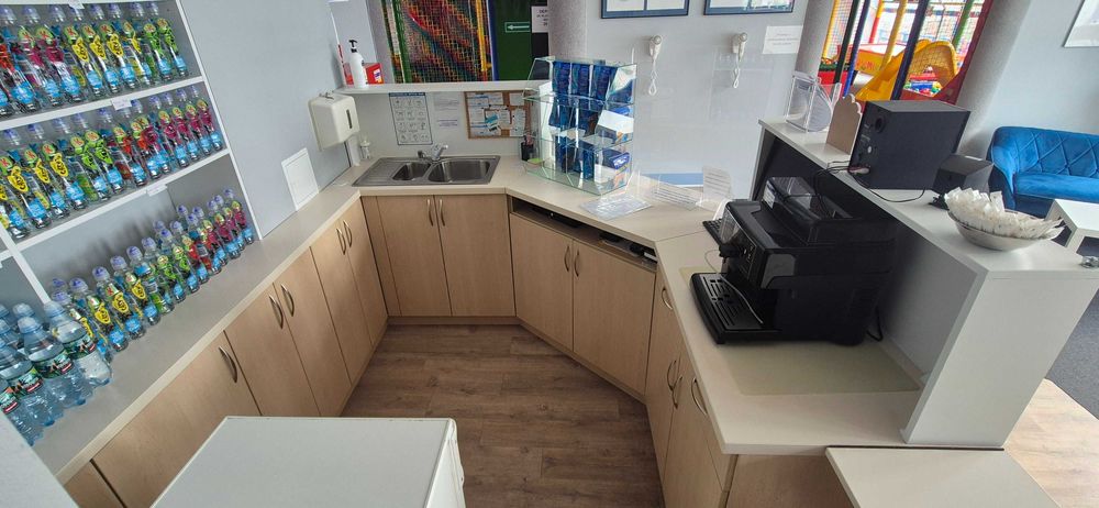 Zabudowa recepcyjna, barek, lada, recepcja