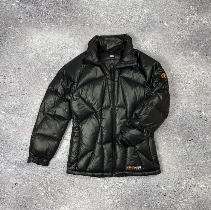 Жіночий пуховик.