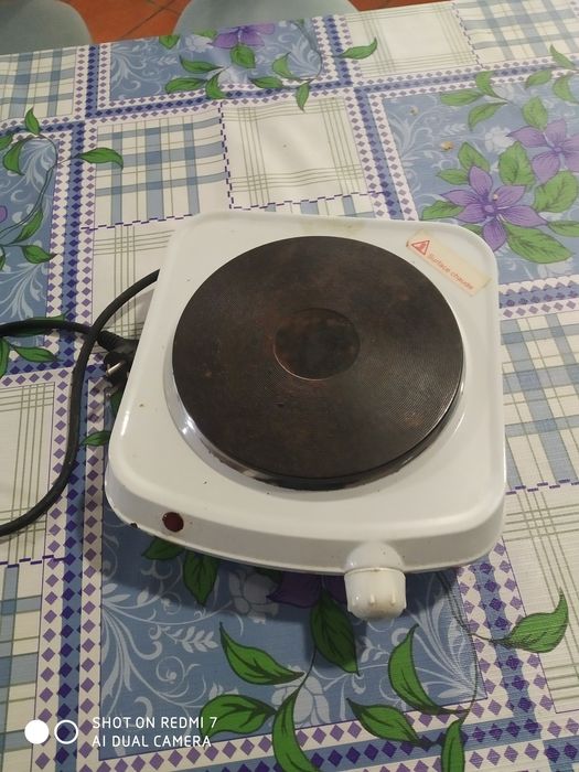 Pequeno fogão elétrico