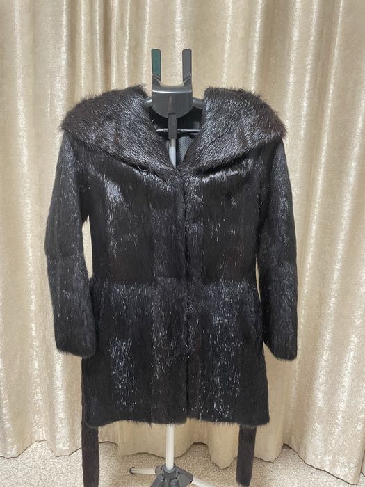 Продам шубу с натуральной нутрии, черная.