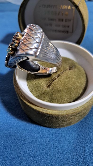 Anel vintage em prata contrastada.