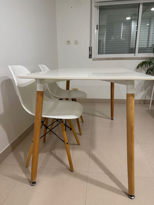 Conjunto Mesa e cadeiras