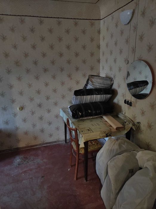 Сдам двухкомнатную гостинку  по улице Ньютона