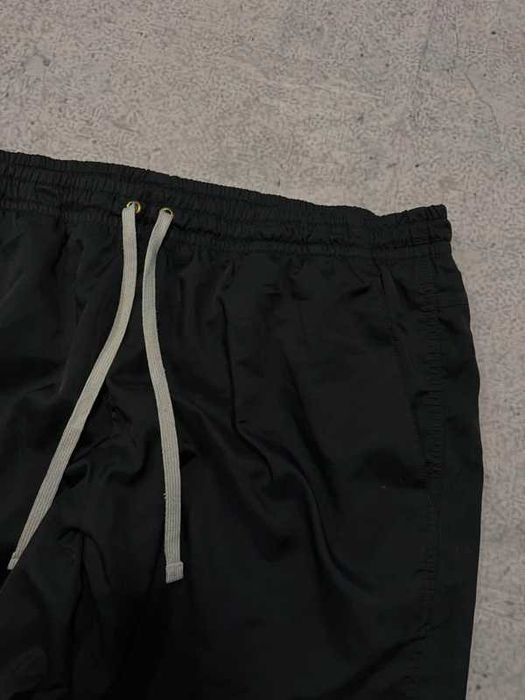 Czarne spodenki Nike z białym logo na udzie XL