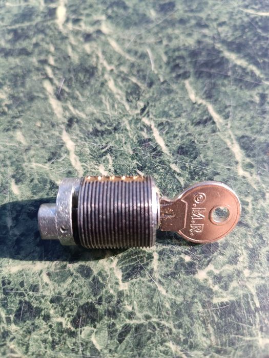 Wkładka z kluczykiem do klamki chłodni