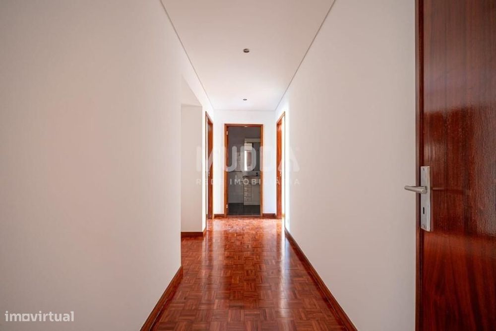 T4 com garagem | Habitação Própria ou Investimento  | Localização Prem