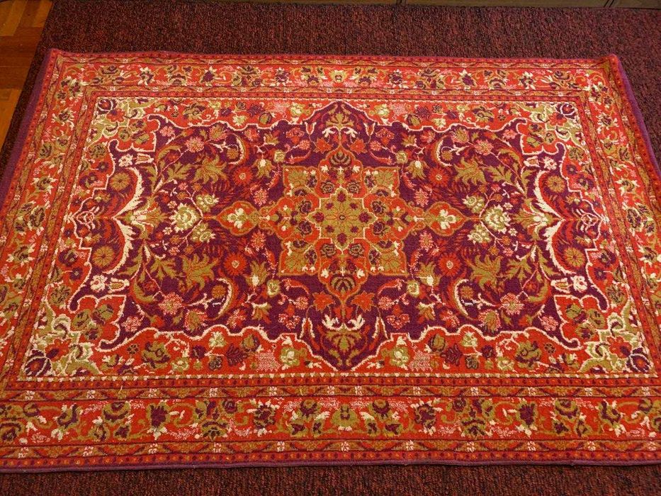 Ковры напольные или настенные.