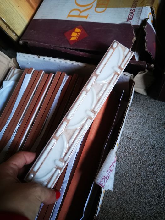 Vendo varios azuleijos utilizados para cozinha