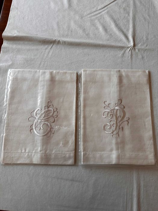 toalha em linho com monograma (nova por estrear)