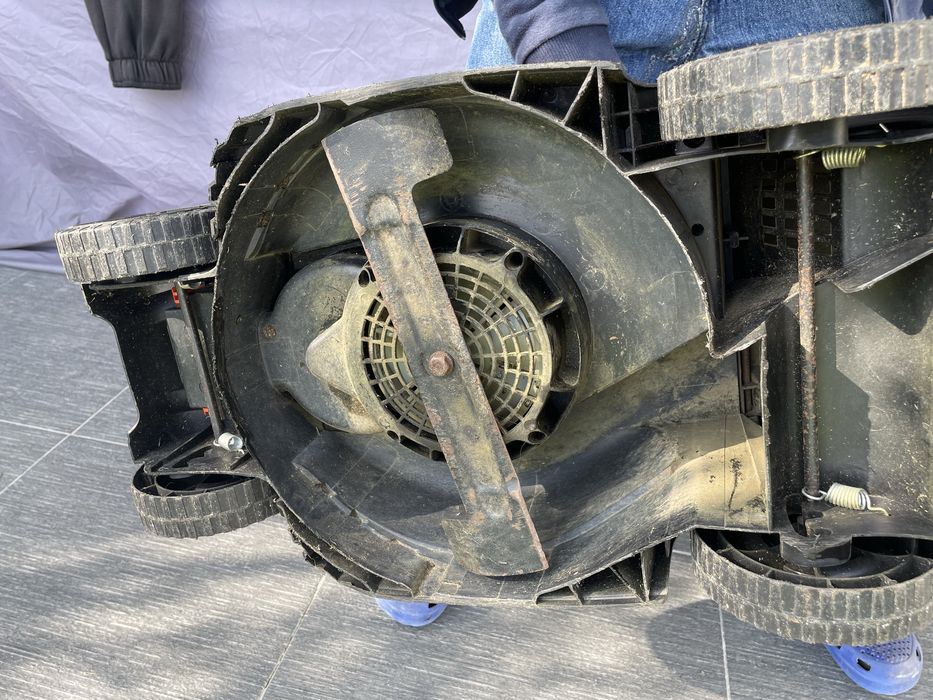 Corta-relvas Black+Decker