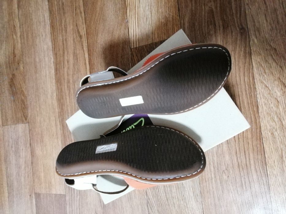 Продам летние босоножки 39 размер Clarks