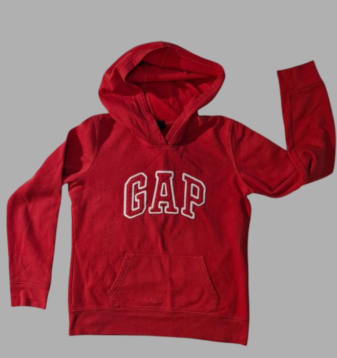 Czerwona  bluza  z kapturem