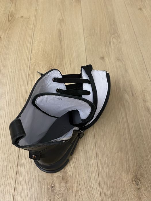 Черевики. Чоботи жіночі