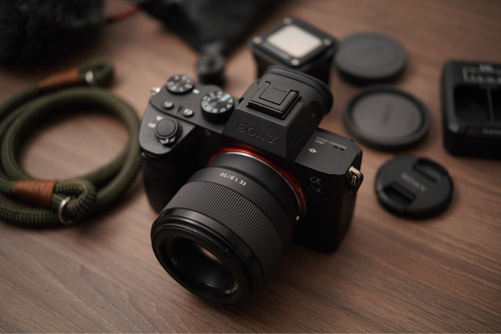Sony A7 lll  + lente e acessórios