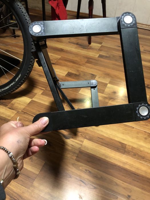 Столик , підставка для ноутбука