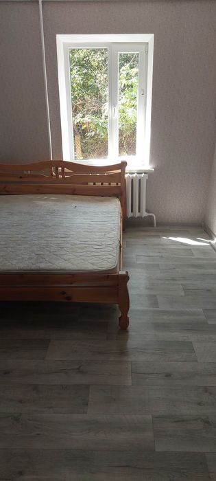 Продам дом, есть газ, свет, скважина, печное отопление.