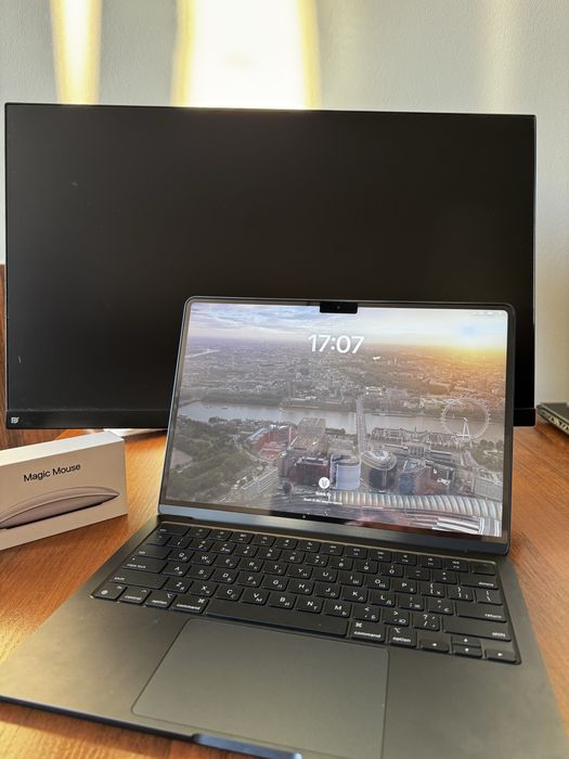 Macbook M2 2022 8/256 13.6