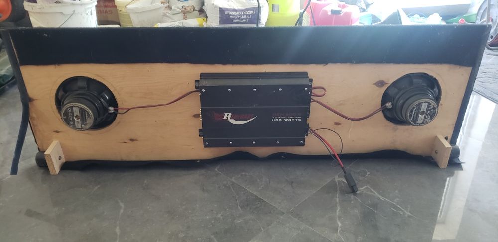 Mitsubishi pagero Sport полка з акустикою