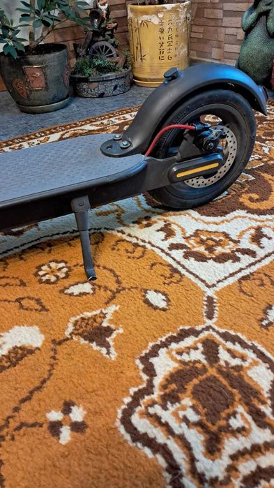 Електросамокат Xiaomi Mi Electric Scooter M365