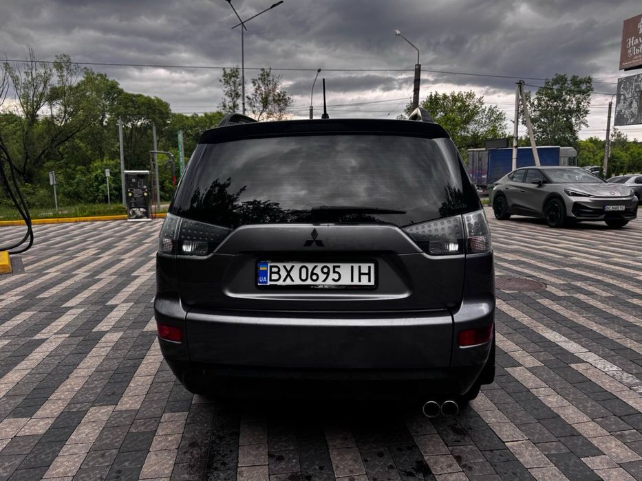Mitsubishi Outlander XL