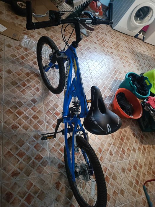 Bicicleta BTT Berg Junior Suspensão à frente e atrás. Bom estado.
