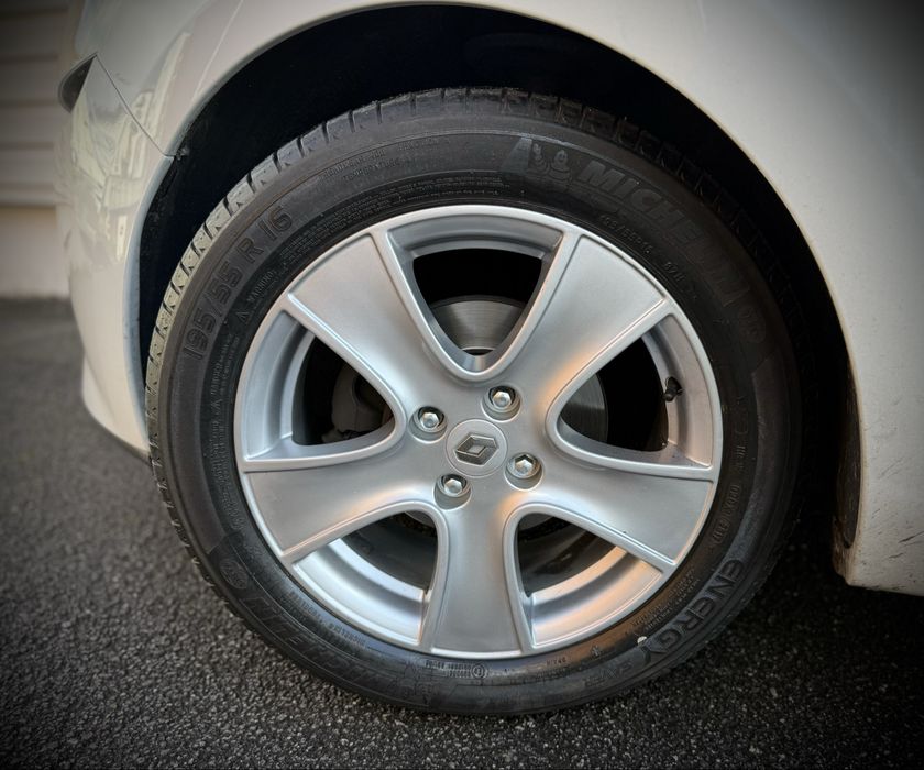 Renault Clio Sport Tourer-1.5 dCI- Historial completo na Marca