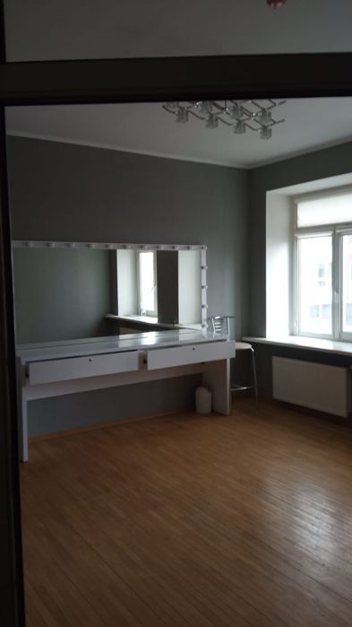 Продаж нежитлового приміщення вільного призначення в центрі міста