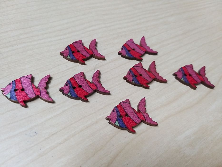 Botões: Peixes em Madeira.