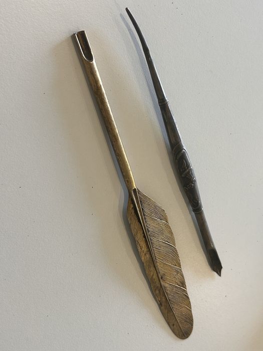 Conjunto antigo de escrita – 2 canetas de aparo em caixa original