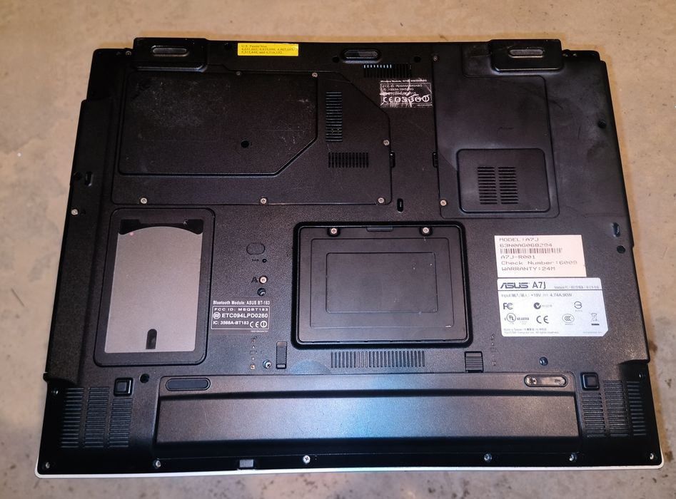 Zamienię kilka Laptopów do naprawy bądź ,na części ,pisać propozycje