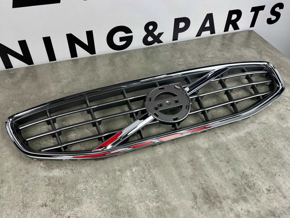 Решітка радіатора - Volvo S60 ( до рест ) 30795039
